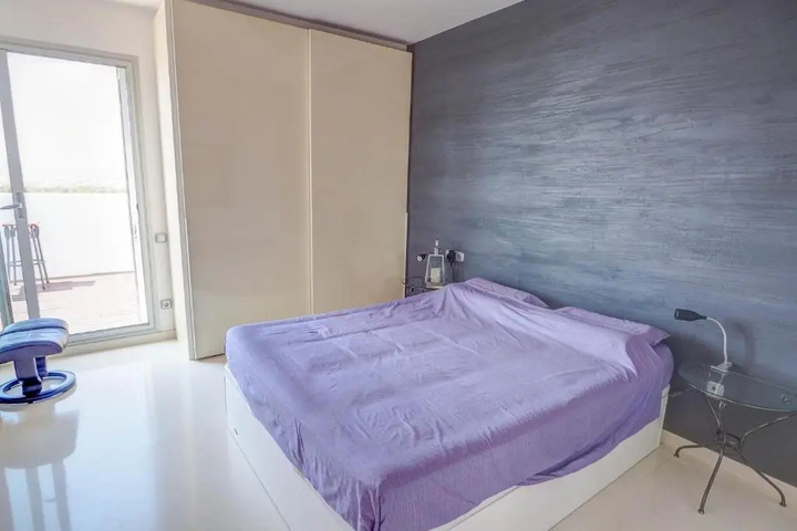 Room 4 of 26