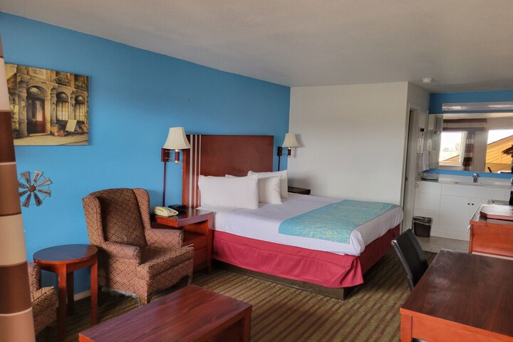Room 6 of 26