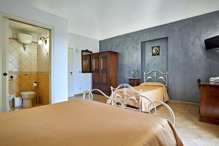 Room 32 of 91
