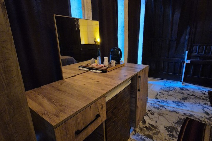 Room 7 of 19