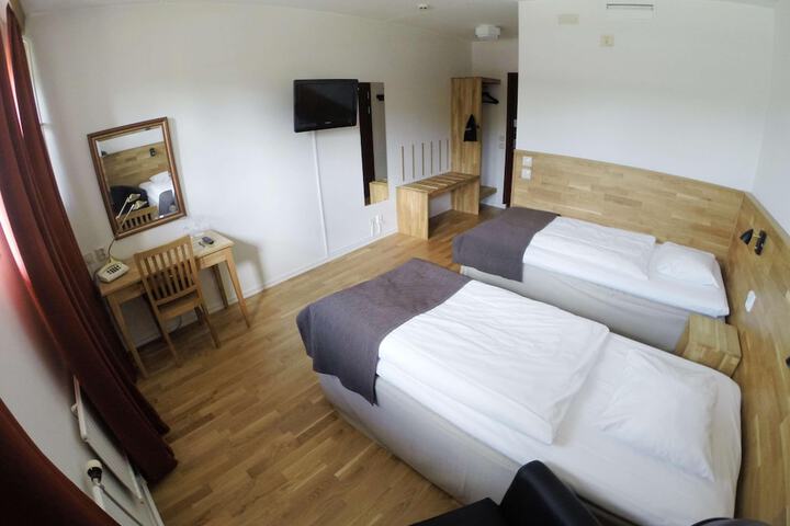 Room 12 of 32