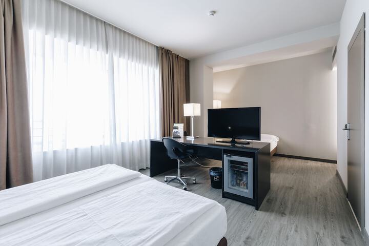 Room 15 of 36