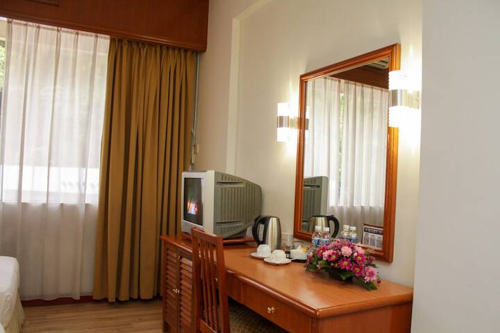 Room 8 of 94