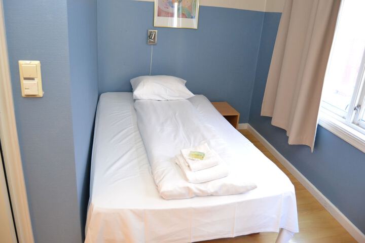 Room 5 of 17