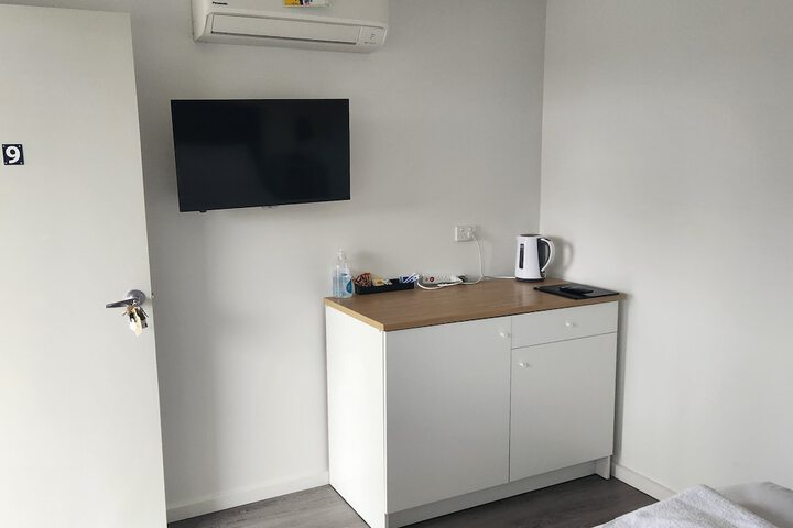 Room 4 of 33