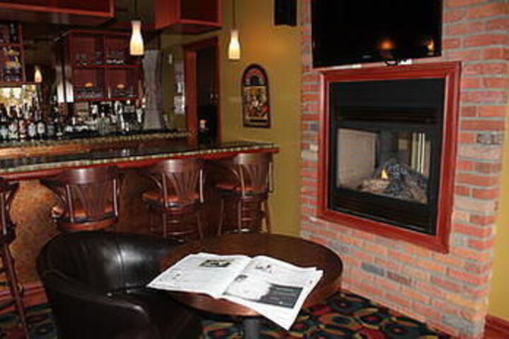 Lounge 7 of 8