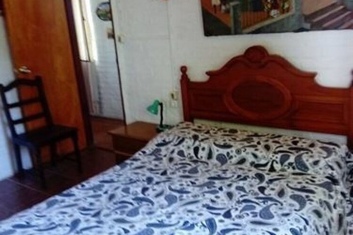 Room 4 of 12