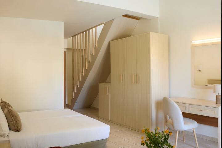 Room 41 of 212