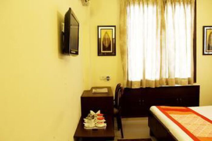 Room 10 of 20