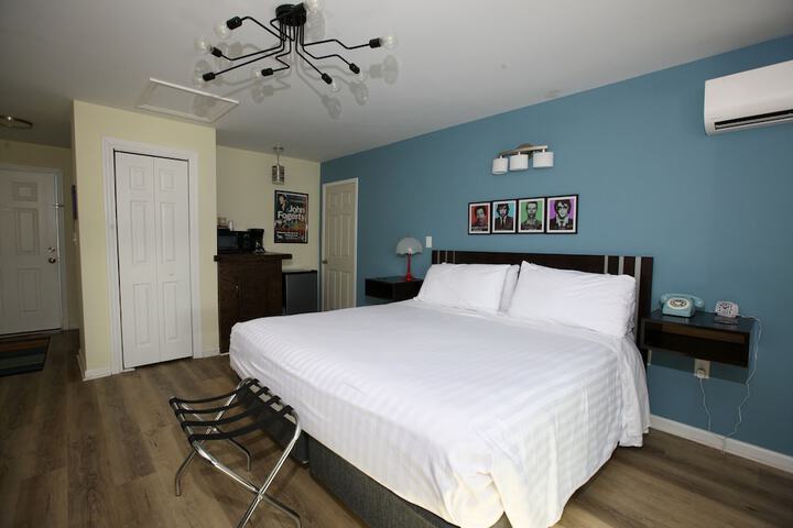 Room 4 of 17