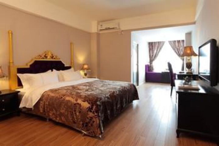 Room 18 of 37
