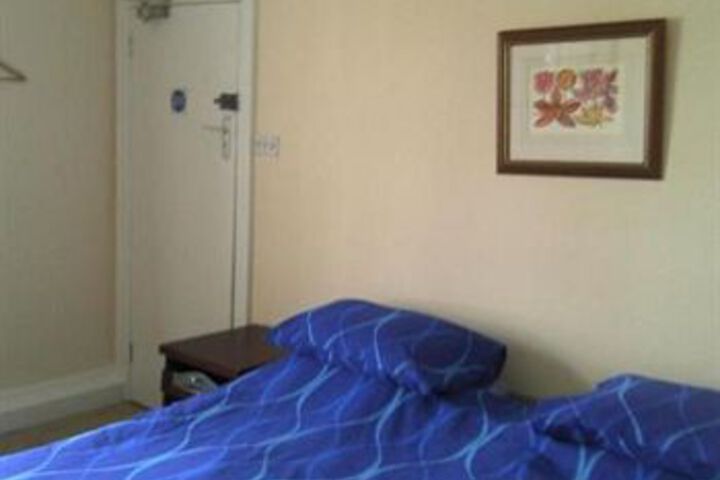 Room 7 of 8
