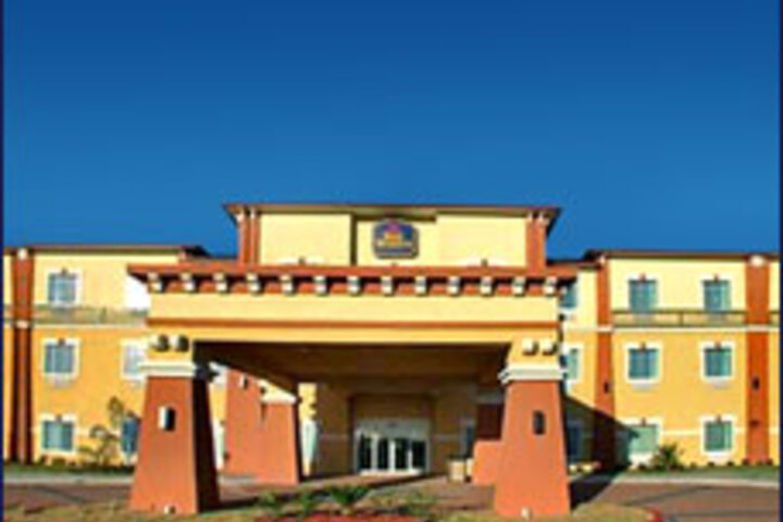 Exterior of Super 8 by Wyndham Hidalgo / McAllen Area