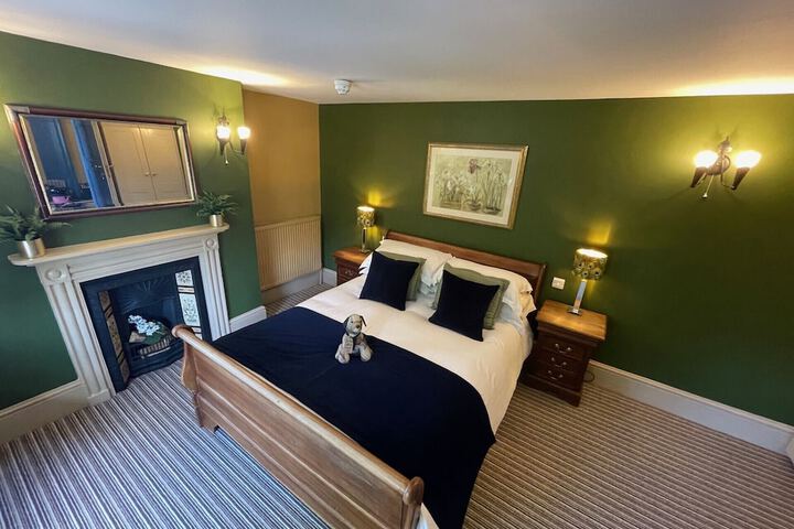 Room 12 of 77