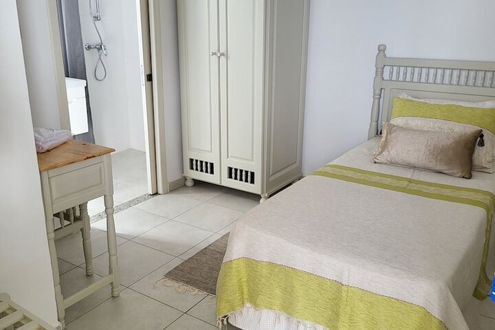 Room 16 of 28
