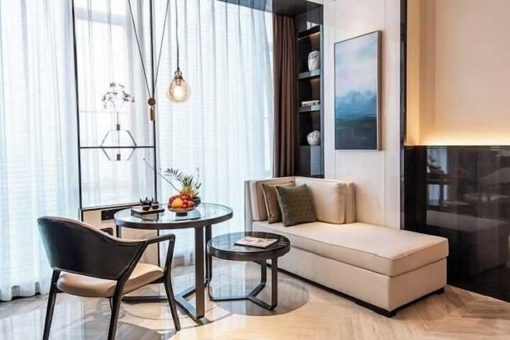 Room 9 of 37