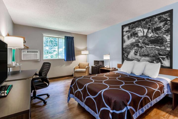 1 Queen Bed (17 of 20)