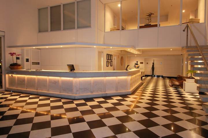 Guest Lobby