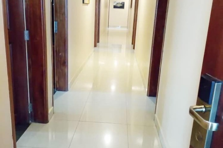 Ballroom/Hall 28 of 32