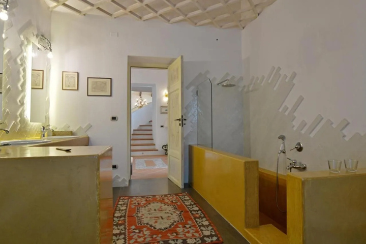 Room 10 of 46