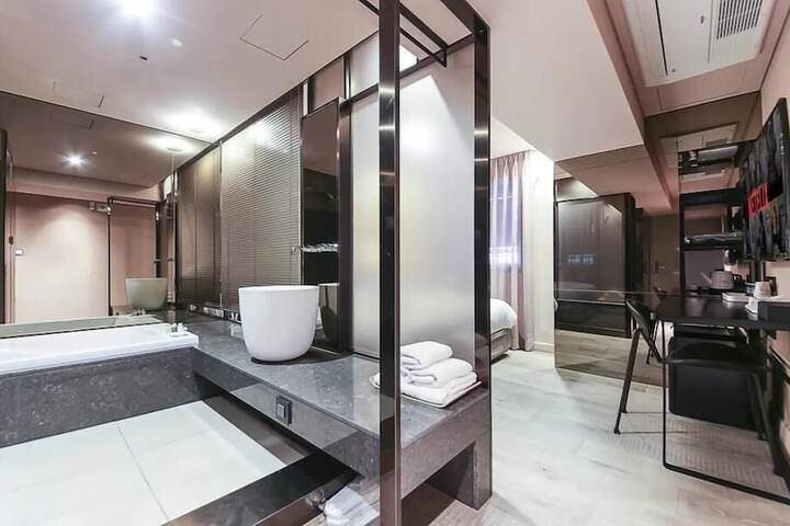 Room 20 of 36