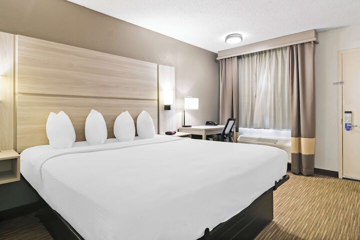 Room 21 of 35
