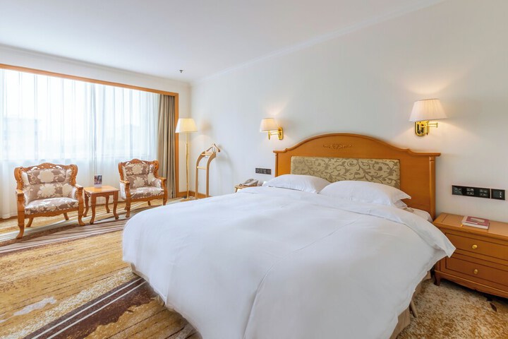 Room 6 of 26