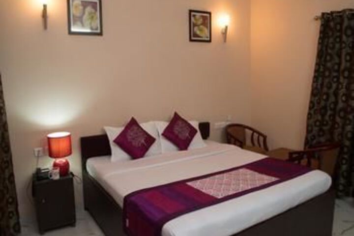 Room 9 of 22