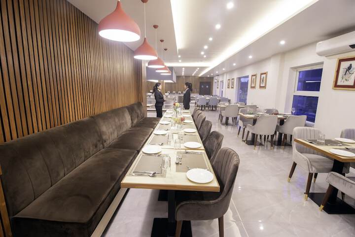 Dining 36 of 40