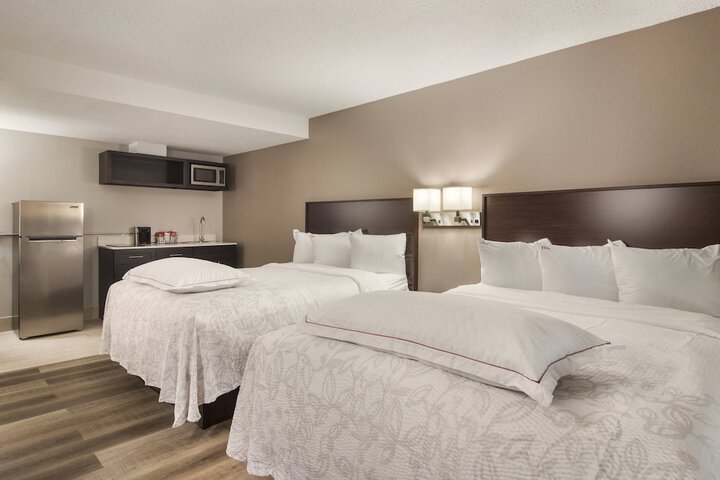 Deluxe 2 Queen Beds (10 of 18)