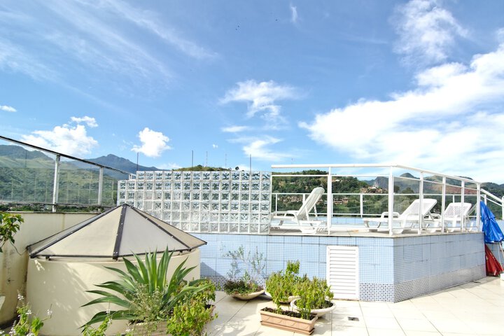 Pools & Facilities
