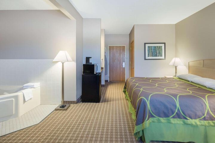 1 King Bed (4 of 8)