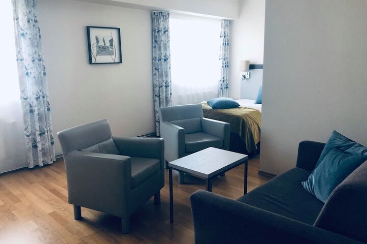 Room 27 of 73