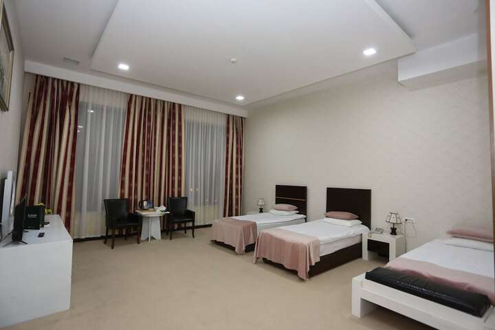 Room 4 of 16