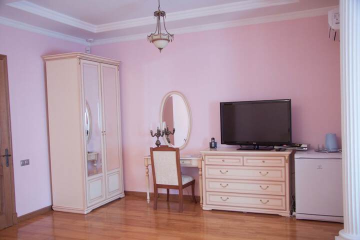 Room 11 of 23