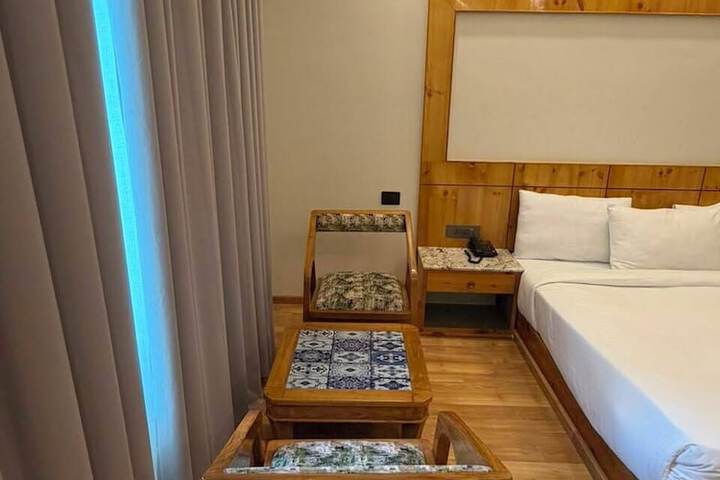 Room 27 of 144
