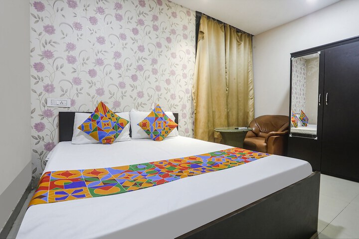 Room 12 of 25