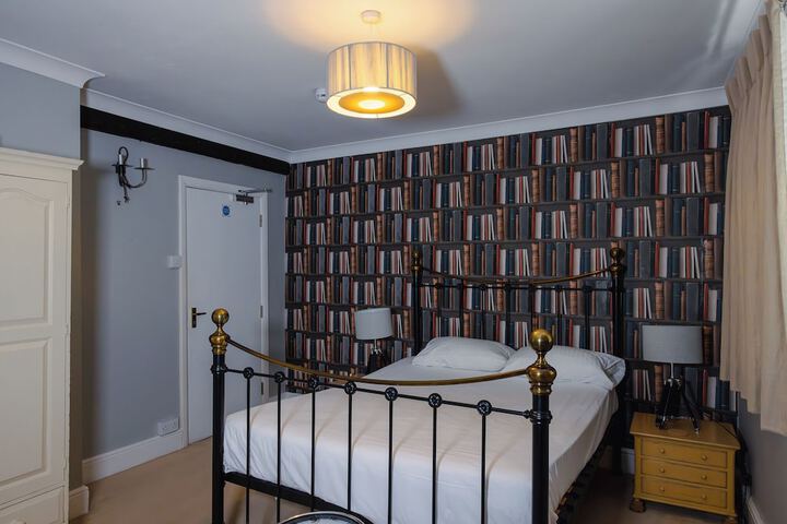 Room 6 of 11