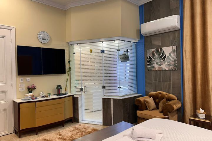 Room 8 of 68