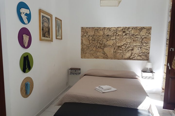 Room 9 of 42