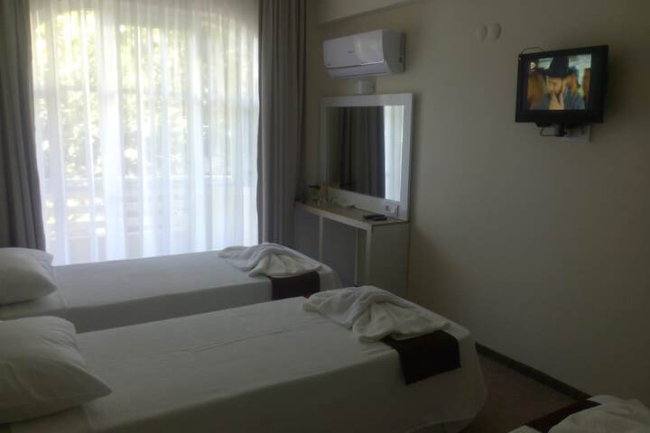 Room 4 of 63
