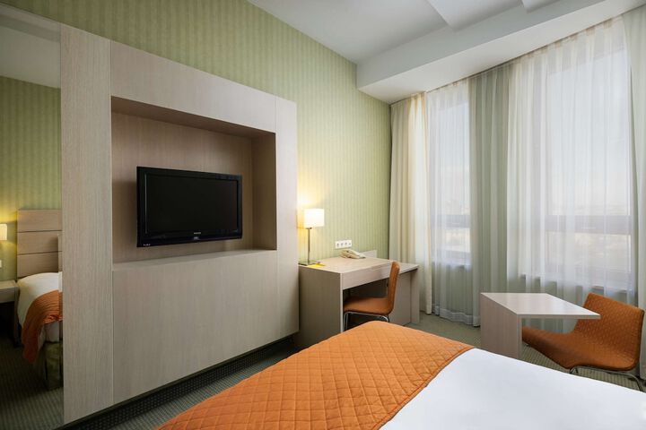 Room 10 of 75