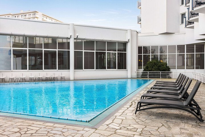 Pool Hotel