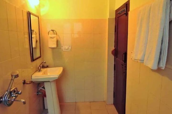 Room 8 of 12