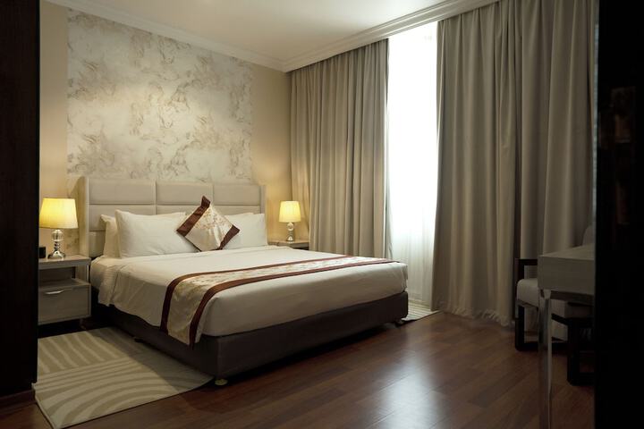 Room 12 of 102