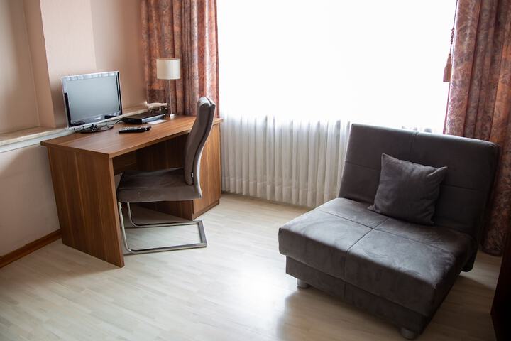 Room 8 of 19