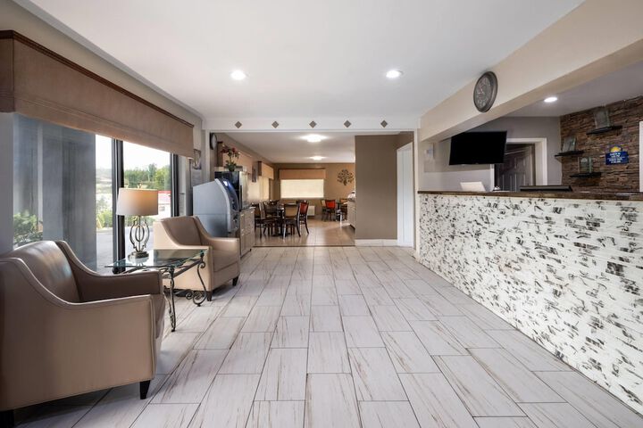 Entrance & Lobby