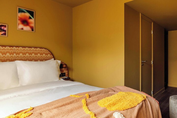 Room 12 of 128