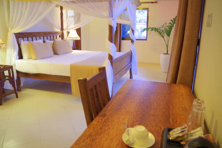 Room 8 of 116