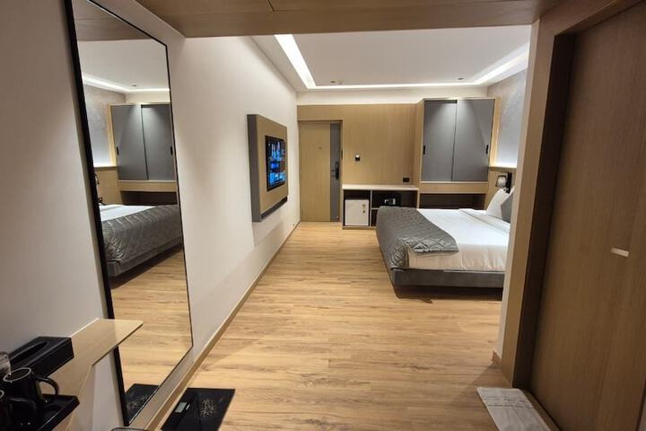 Room 5 of 27